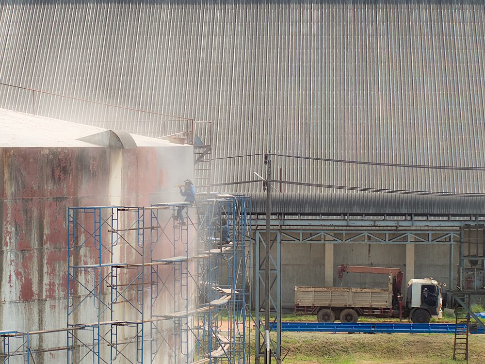 Water storage tank leak repair